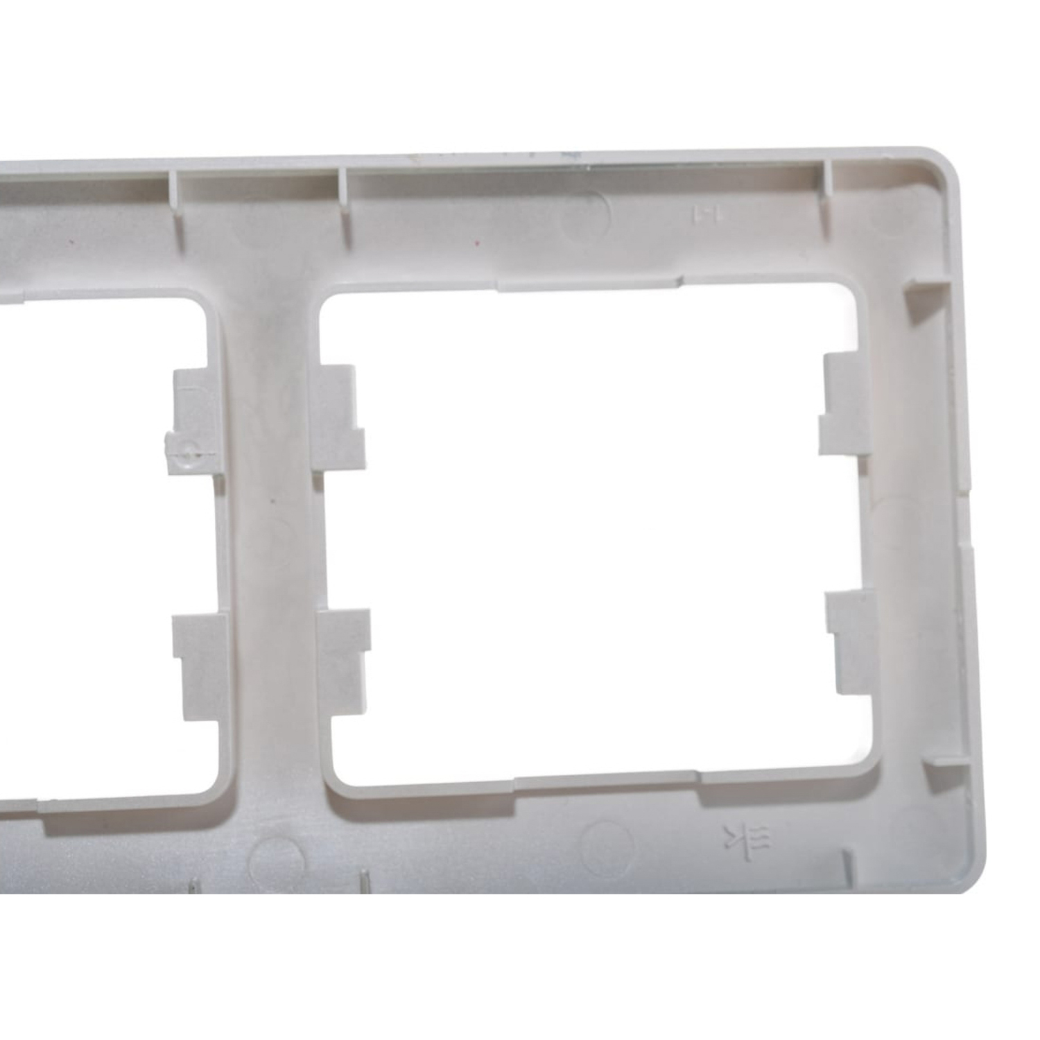 яяяРамка 4-м Glossa горизонт. алюм. SchE GSL000304