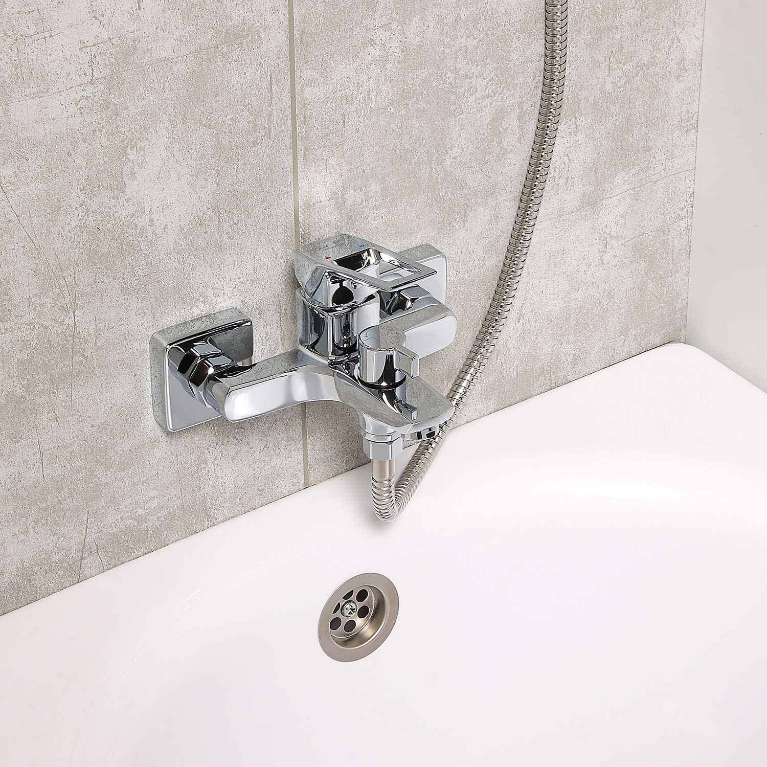 Смеситель для ванны Milardo Atlantic, короткий излив, однорычажный