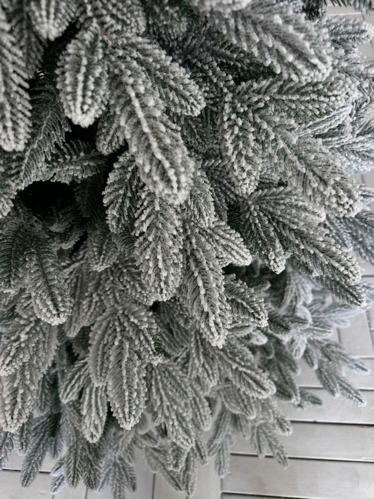 Елка искусственная пластиковая "Тюменская" заснеженная 1,8м литая *1