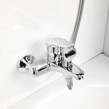 Смеситель для ванны Potato P3009, короткий излив, однорычажный