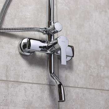 Система душевая с тропич. душем Milardo, Stripe STRSB1FM06 *1